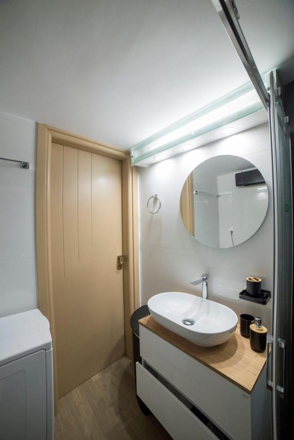 Luxurious Apartment In The Heart Of Town ! Loutráki Exterior foto